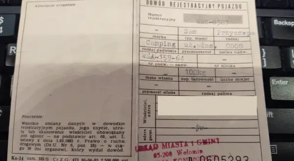 Jak wyrejestrować przyczepę kempingową? Kluczowe informacje i dokumenty