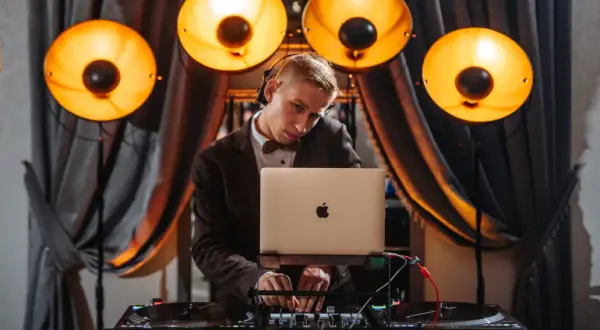 Jakie pytania do DJ-a na wesele, aby uniknąć rozczarowania?