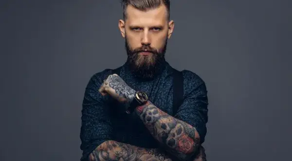 Jak pobudzić zarost i osiągnąć gęsty, zdrowy wygląd w kilka tygodni