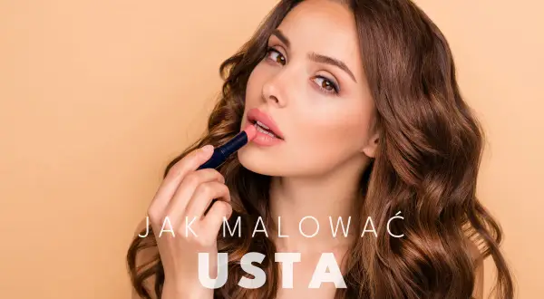 Kobieta z brązowymi włosami nakłada szminkę na usta. Dowiedz się, jak malować usta, by uzyskać perfekcyjny efekt.