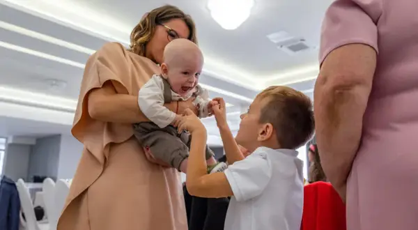 Ile bierze fotograf za chrzciny? Ceny i co warto wiedzieć