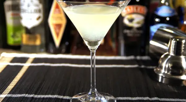 Ile procent ma drink kamikaze? Sprawdź zawartość alkoholu!