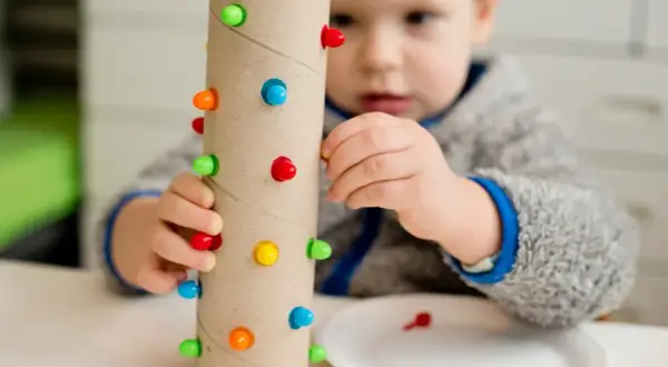 Zabawy sensoryczne dla 3-latka: Jak stymulować rozwój mózgu?