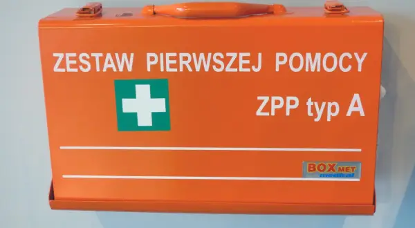 Pierwsza pomoc: co 2 lata to zalecenie czy wymóg? Ekspert wyjaśnia