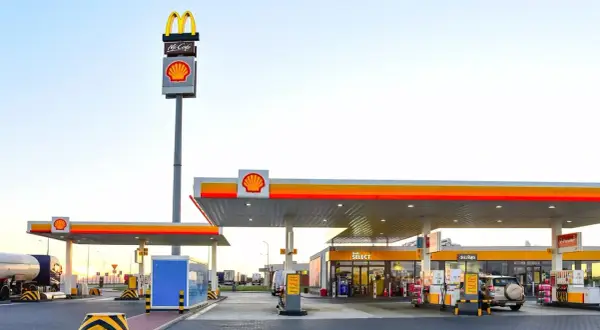 Stacja paliw Shell z McDonald's i McCafe. Sprawdź aktualne shell promocje i zatankuj V-Power.