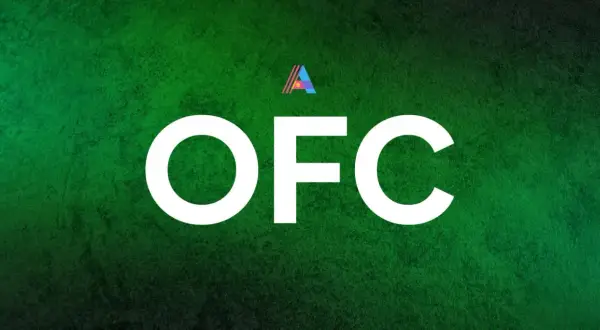 Letras blancas "OFC" sobre fondo verde texturizado. Un pequeño logo triangular con los colores de la bandera de Ghana aparece sobre la "F".