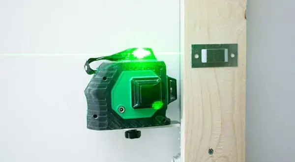 Ile kosztuje poziomica laserowa? Ceny, które mogą Cię zaskoczyć