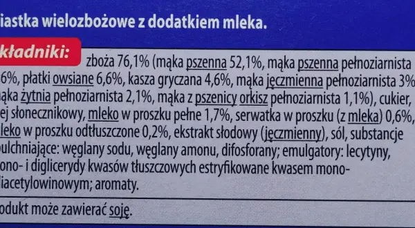 Składniki ciastek wielozbożowych z mlekiem. Czy ciastka Vitanella są zdrowe? Zawierają mąki pełnoziarniste, płatki owsiane, ale też cukier i olej.