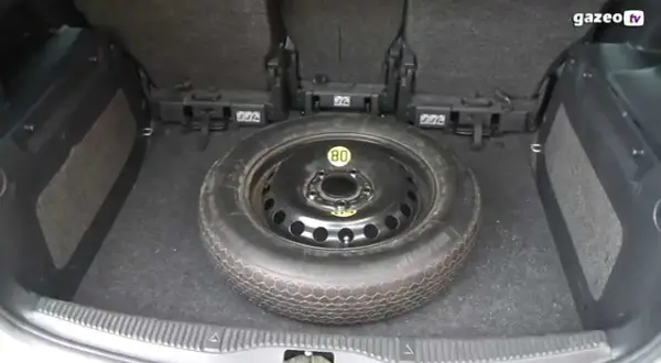 Ford S-Max: Gdzie jest koło zapasowe? Lokalizacja i zestaw naprawczy