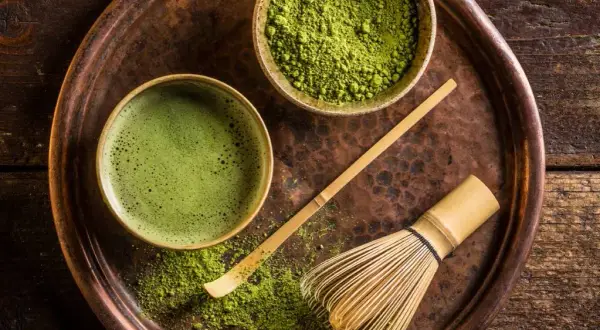 Czy matcha odchudza? Odkryj, jak może wspierać Twoją dietę