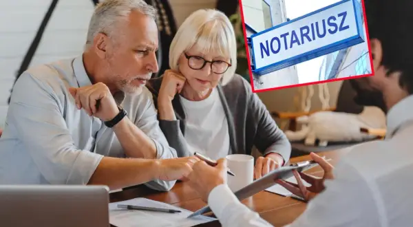 Starsze małżeństwo u notariusza omawia kwestie spadkowe i zachowek.