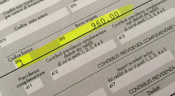 Dettaglio del modello CUD con bonus erogato di 960,00 evidenziato.