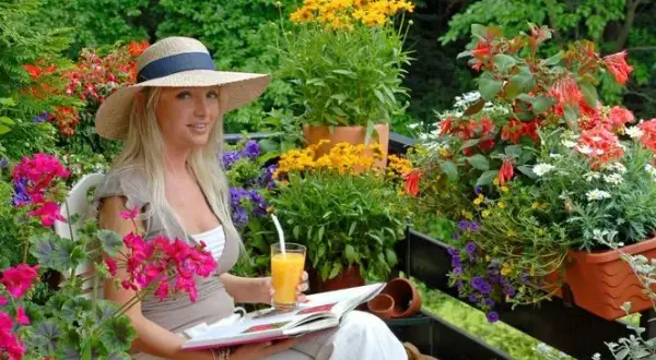 Balkon w bloku: Jak stworzyć zieloną oazę? Praktyczny przewodnik