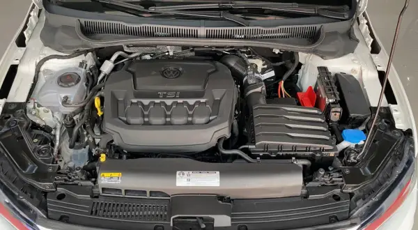 El motor TSI del polo gti, listo para la acción.