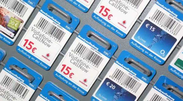Handyaufladekarten von Vodafone und O2. Diese Prepaid-Karten sind eine einfache Möglichkeit, Guthaben aufzuladen.