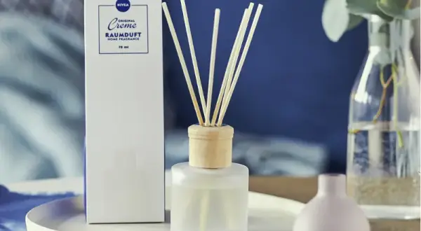 Świeczka o zapachu kremu Nivea – poczuj wyjątkowy aromat w domu