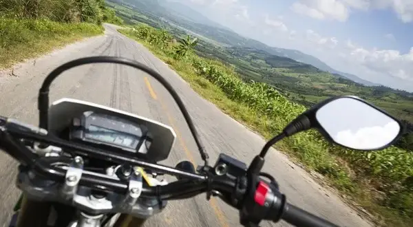 Kamera na kask motocyklowy: Wybierz idealną! Poradnik eksperta