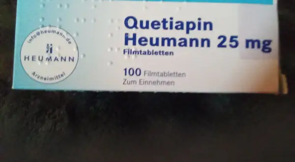Opakowanie leku Quetiapin Heumann 25 mg, zawierające 100 tabletek.