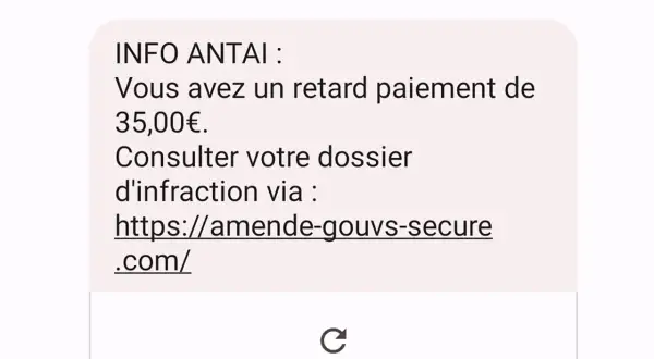 Faux avis de contravention stationnement : un SMS alerte d'un retard de paiement de 35€, invitant à consulter un dossier d'infraction via un lien suspect.