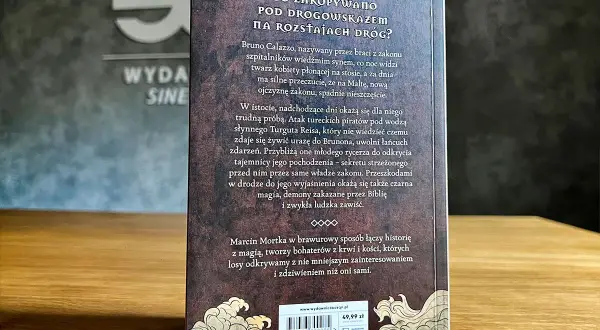 Marcin Mortka w kolejności czytania: "Co zakopywano pod drogowskazem na rozstajach dróg?" to opowieść o tajemnicach, magii i piratach.