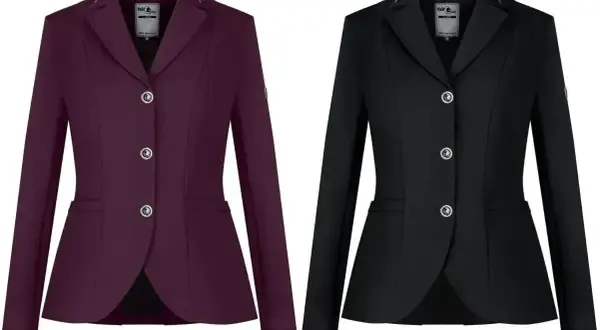 Eleganckie marynarki jeździeckie, bordowa i czarna, z ozdobnym kołnierzem i guzikami. Idealne na zawody, jak i do codziennego użytku. Rajtrok w najlepszym wydaniu.