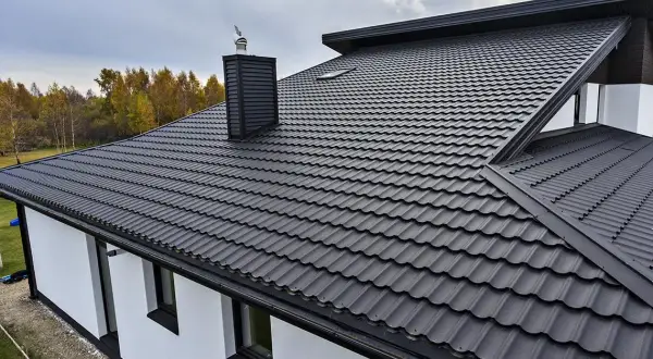 Jaka grubość blachy na dach? Wybierz mądrze, uniknij kosztów napraw