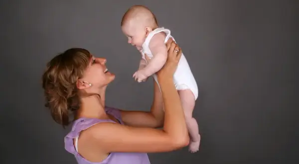 Czy samotna matka może adoptować dziecko? Wszystko o prawach i wyzwaniach adopcji w Polsce