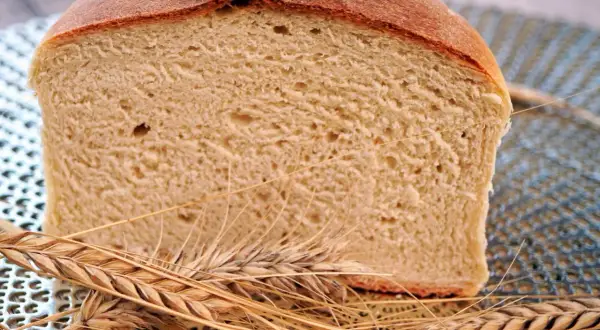 Dlaczego chleb opada w trakcie pieczenia i jak tego uniknąć?