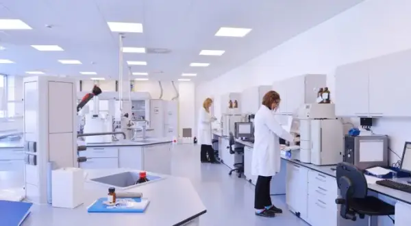 Jak założyć laboratorium chemiczne: uniknij kosztownych błędów