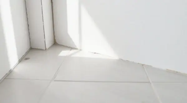 Jak prawidłowo wyrównać ściany pod glazurę - skuteczne metody i materiały