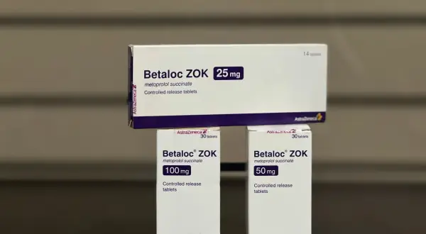 Opakowania leku Betaloc ZOK 25 mg, 50 mg i 100 mg. Metoprolol succinate, tabletki o przedłużonym uwalnianiu.