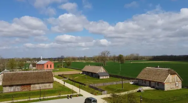 Skansen w Wiączeminie: Odkryj sekrety Olędrów nad Wisłą!