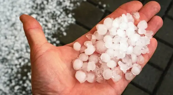 Mit o szronie: jak powstaje i jakie ma rodzaje oraz różnice