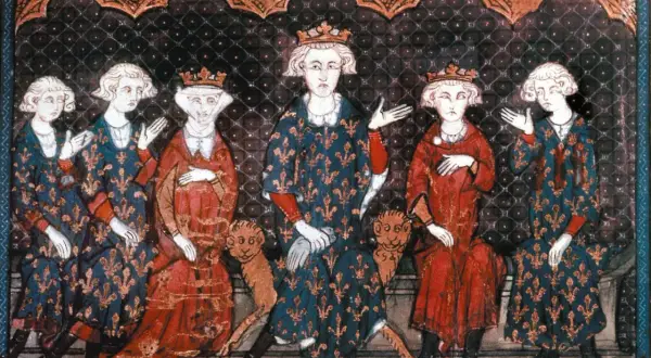 Six figures royales, dont des garçons aux prénoms du 19ème siècle, portent couronnes et robes fleurdelysées.