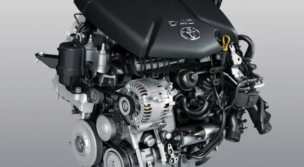 Silnik D-4D z Toyoty Avensis T27, z widocznym alternatorem i paskami napędowymi.