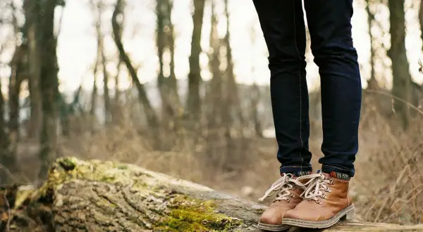 Farbujące buty? Sprawdzone metody na czyste stopy!