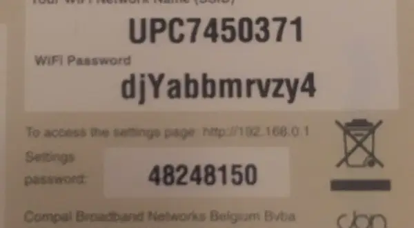 Hasło do wifi na routerze: djYabbmrvzy4. Nazwa sieci: UPC7450371.