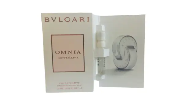 Próbka perfum Bvlgari Omnia Crystalline, z miniaturową buteleczką i kartonikiem z logo.
