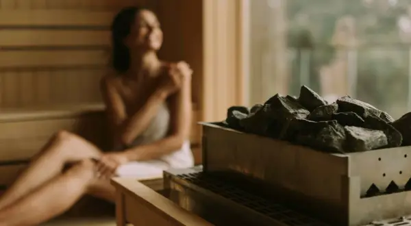 Sauna i Spa: Różnice, korzyści i co musisz wiedzieć przed wizytą?