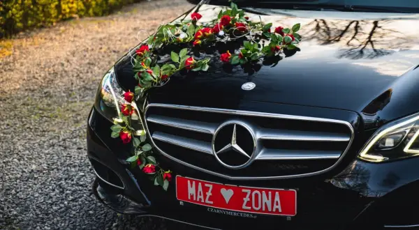 Ile kosztuje auto do ślubu? Uniknij pułapek i oszczędź!
