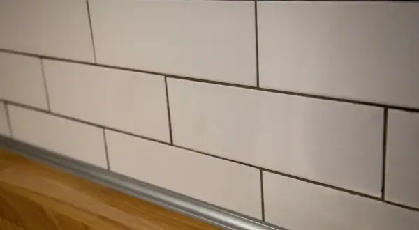 Jaki gres do kuchni na ścianę: wybierz idealne płytki na lata
