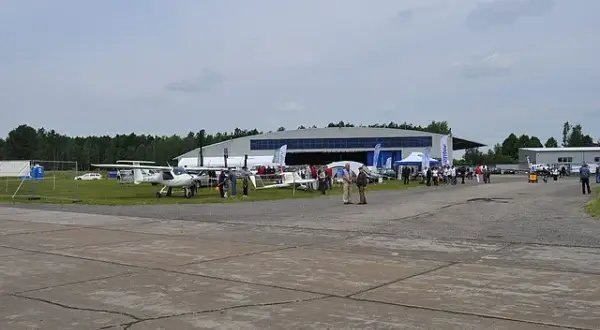 Jak dojechać z Częstochowy do lotniska Rudniki? Pełna informacja i porady