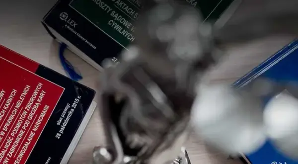 Radca prawny co robi? Poznaj kluczowe obowiązki i usługi prawne