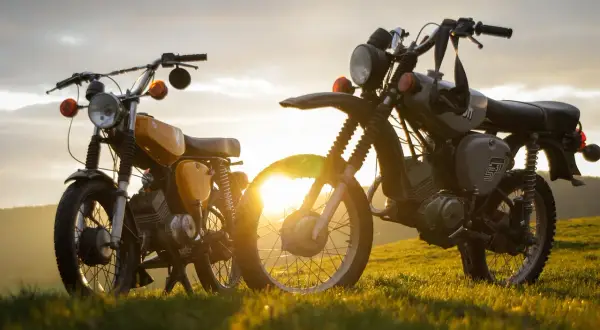 Czy warto kupować w hurtowni części motocyklowych online zamiast stacjonarnie?