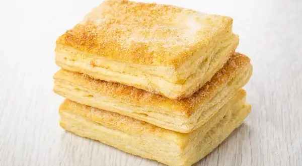 Ile kcal ma ciasto francuskie? Poznaj prawdziwą kaloryczność!