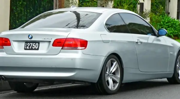 Ile pali bmw e90 2.0 benzyna? Sprawdź realne zużycie paliwa