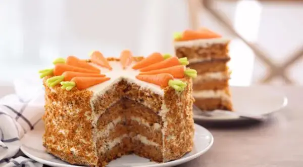 Ile kalorii ma ciasto marchewkowe i co warto o nim wiedzieć
