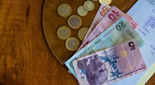 Jaką walutą płacić w Turcji, aby uniknąć niekorzystnych kursów?