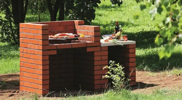 Jak zrobić grill z cegieł - krok po kroku do idealnego grilla w ogrodzie