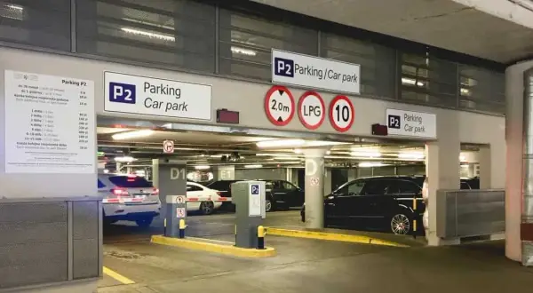 Jak dojechać na parking P2 lotnisko Chopina – proste trasy i wskazówki